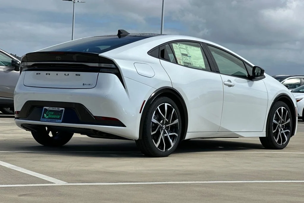 New 2027 Wind Chill Pearl <sup>1</sup> Toyota  XSE image 4