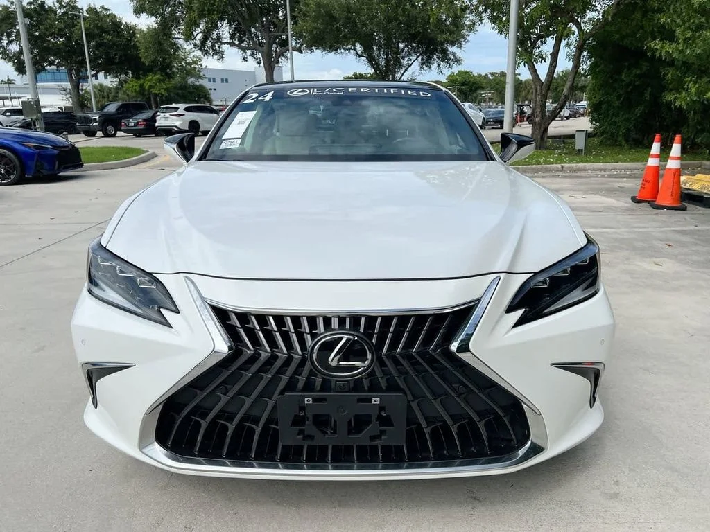 Used 2024 White Pearl Lexus 350 Ultra Luxury image 2