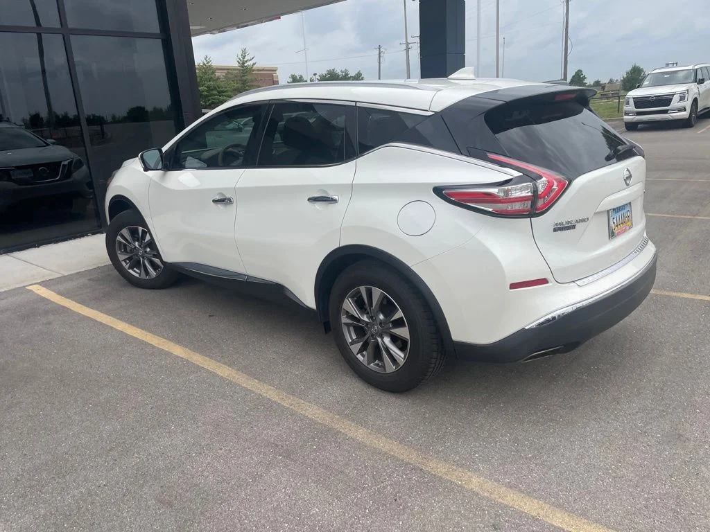 Used 2018 White Nissan SL image 4