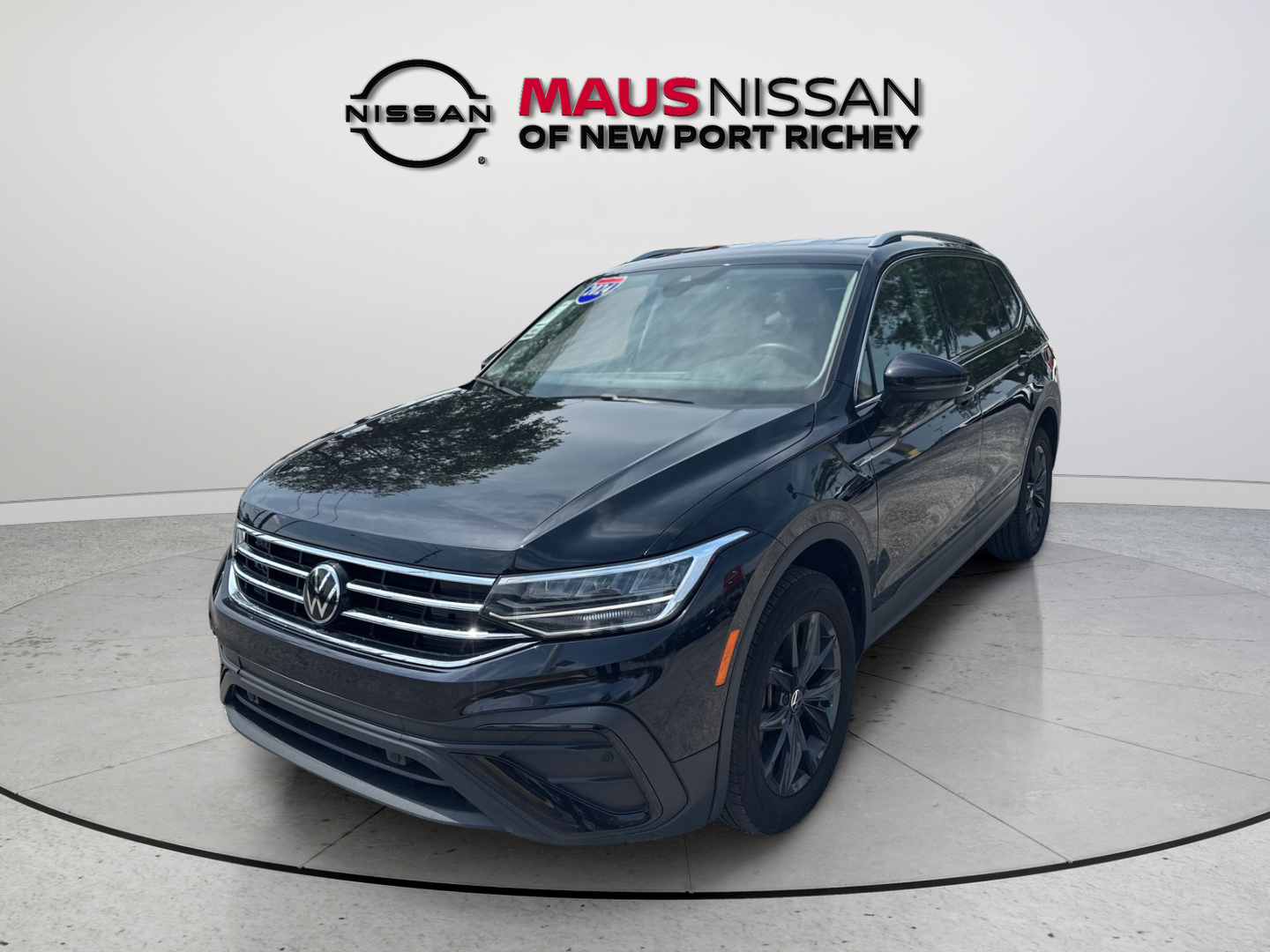 Used 2024  Volkswagen 2.0T SE image 3