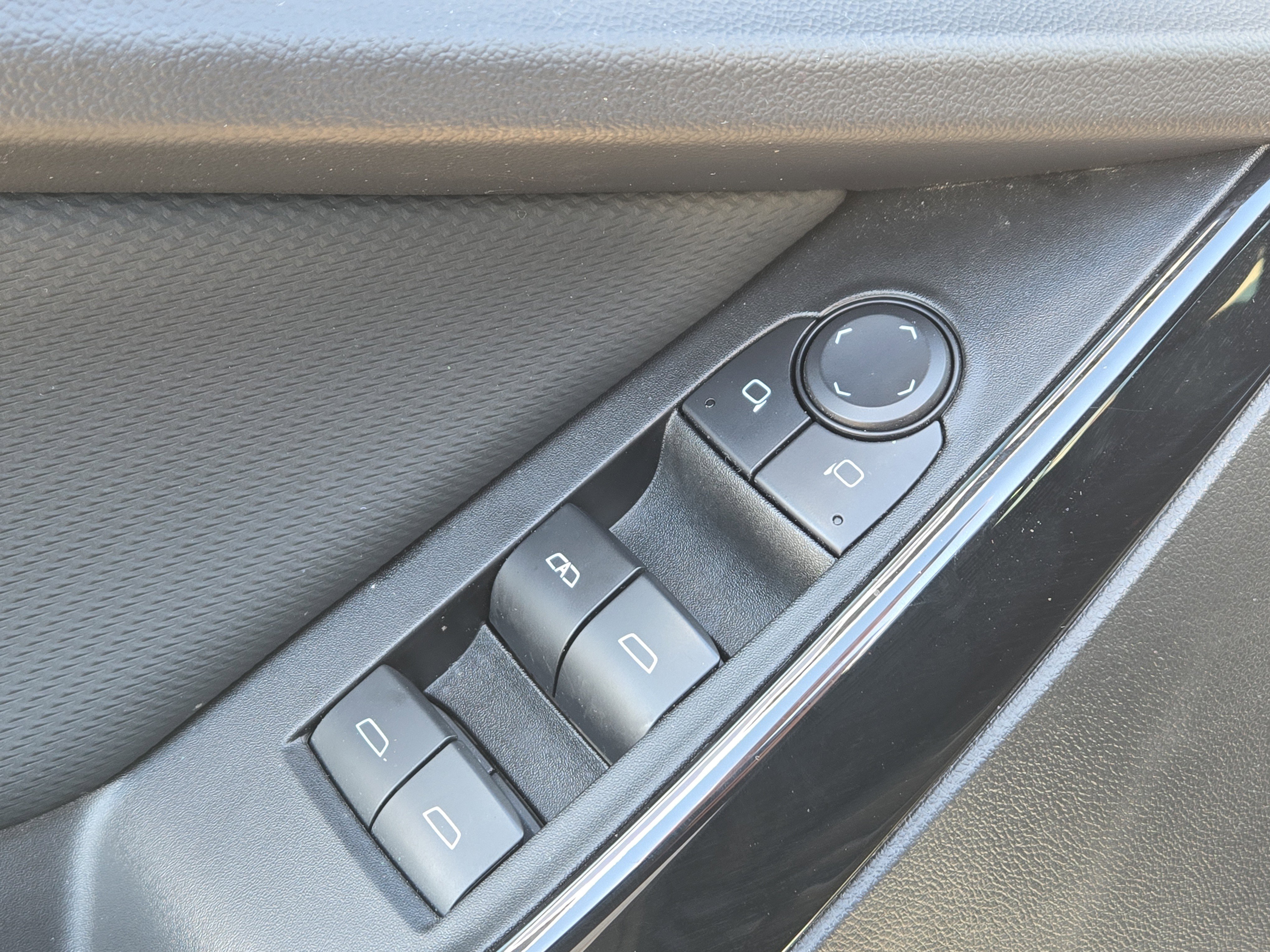 2025 Chevrolet Equinox LT - Photo 13