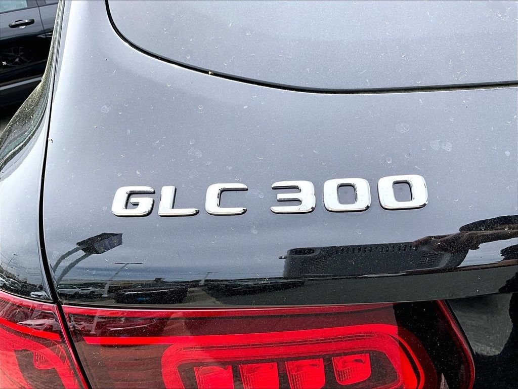 Used 2022 Black Mercedes-Benz GLC 300 image 30