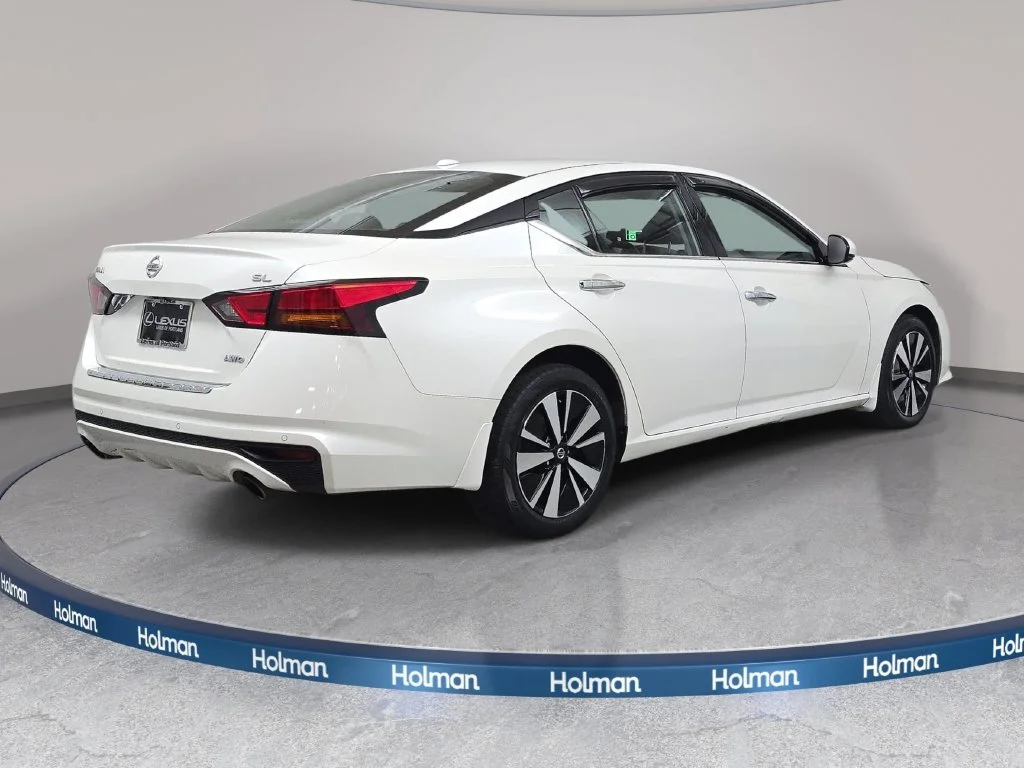 Used 2020 White Nissan 2.5 SL image 6