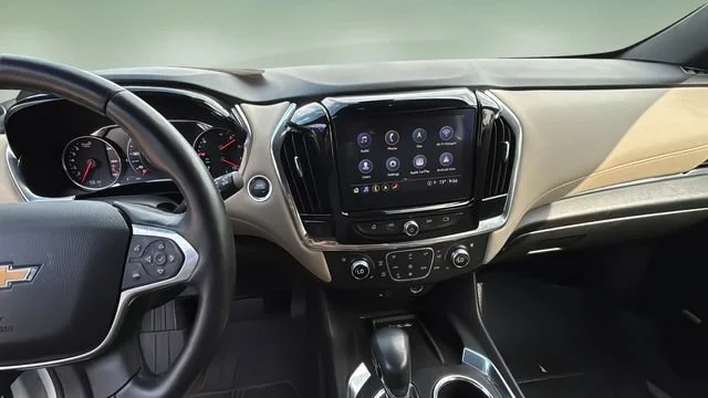 Used 2022 IRIDESCENT PEARL TRICOAT Chevrolet Premier image 11