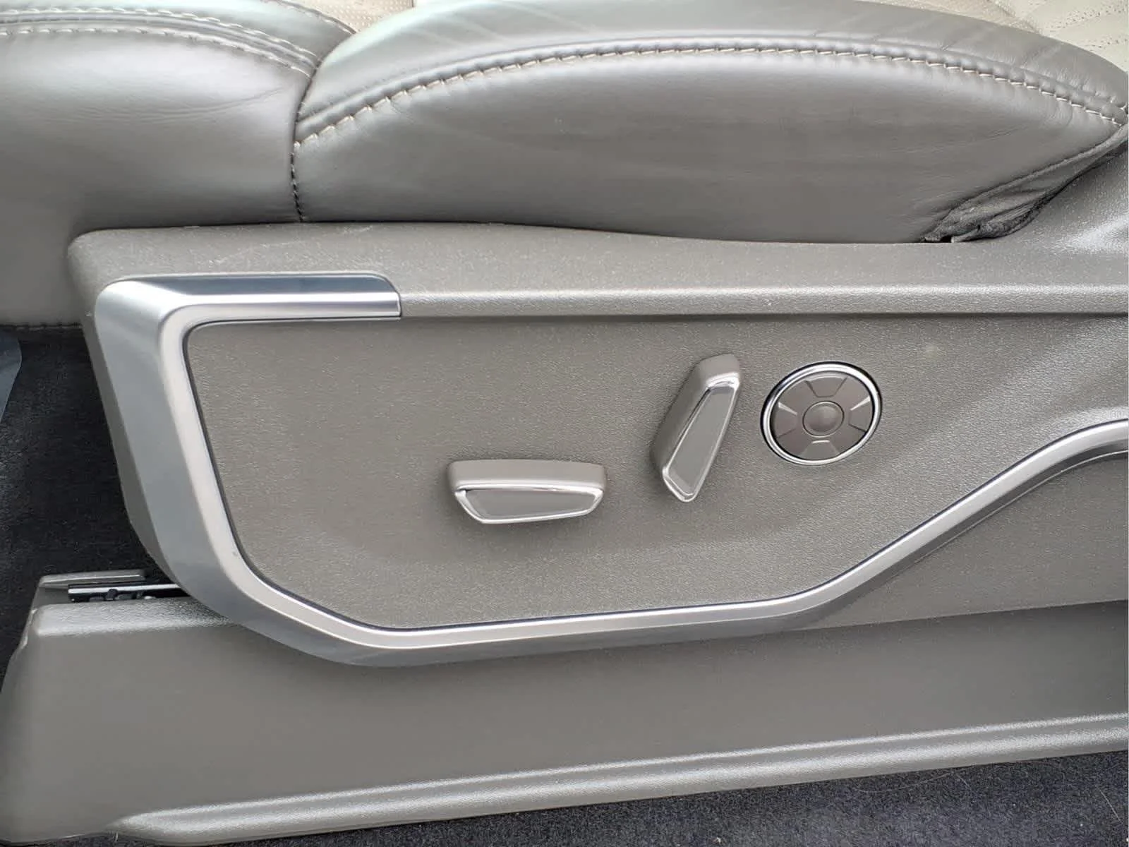 Used 2024 Star White Metallic Tri-Coat Ford Platinum image 16