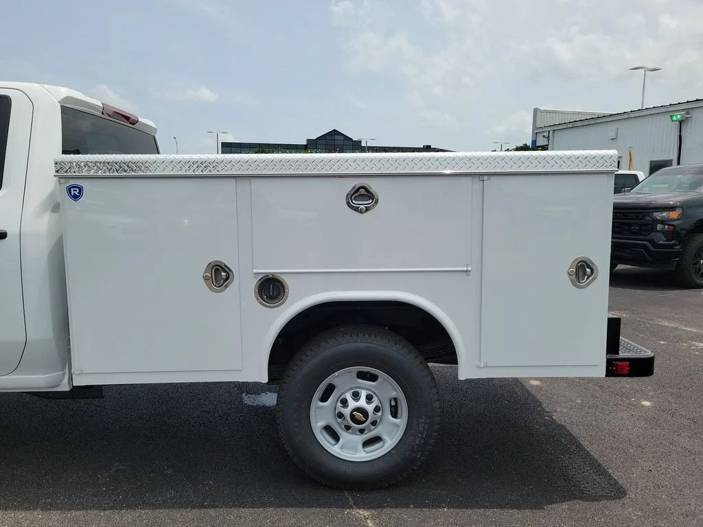 New 2026 Summit White Chevrolet WT image 15