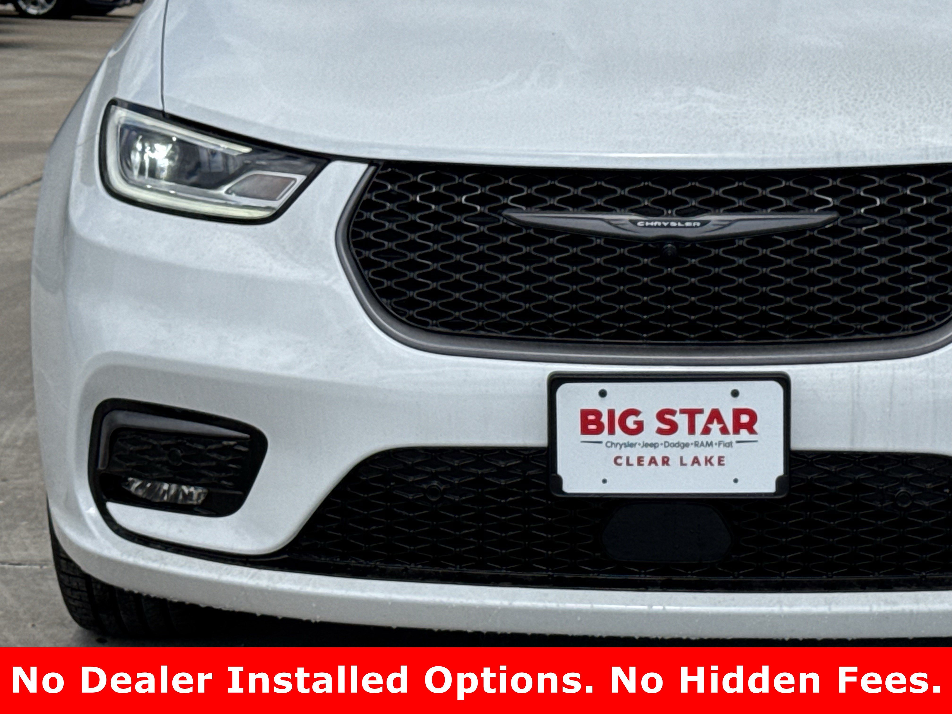 New 2026 Bright White Clear-Coat Exterior Paint Chrysler Select image 5