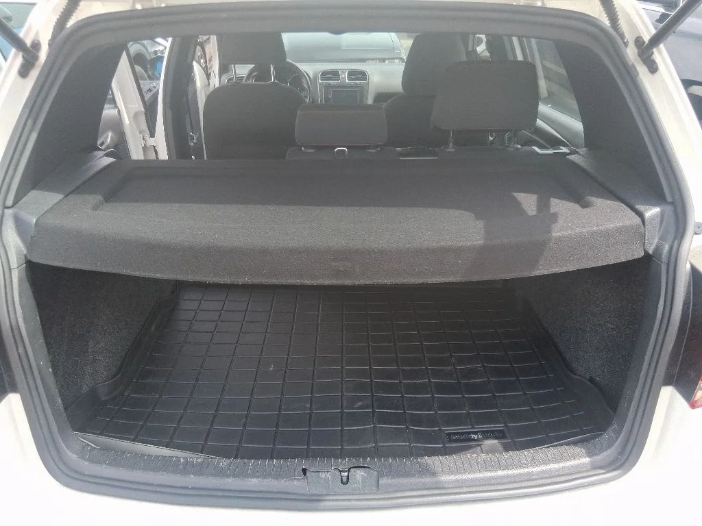 Used 2013 Black Volkswagen Base image 17