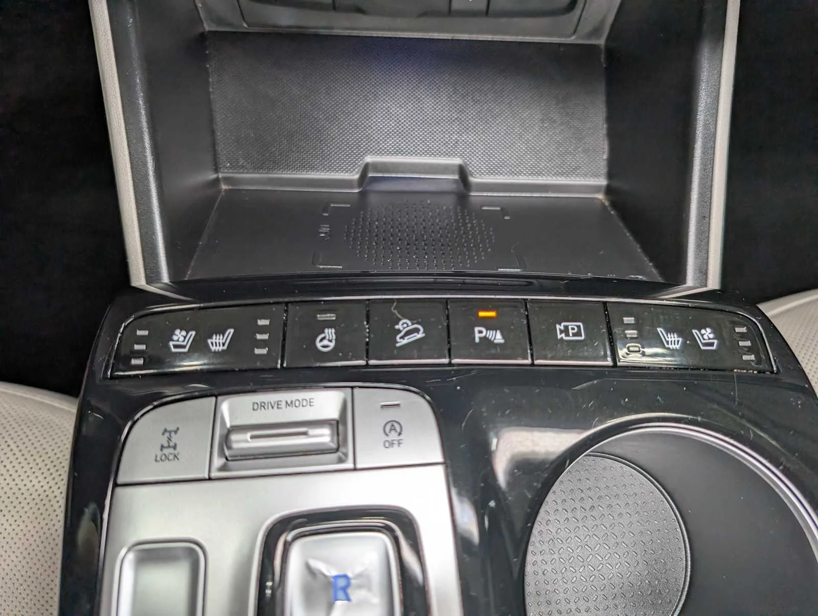 Used 2023 Serenity White Pearl Hyundai Limited image 30