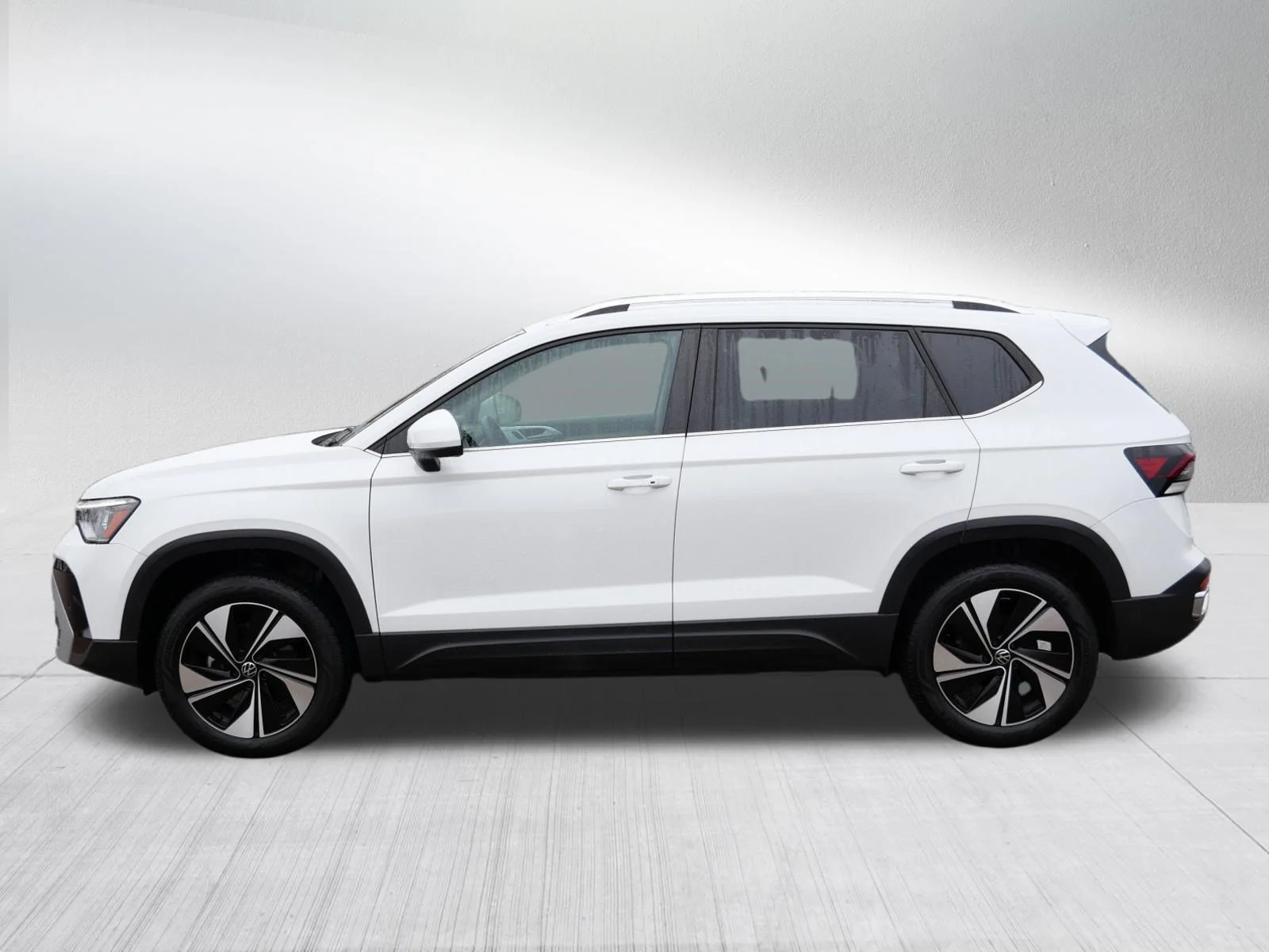 Certified Used 2025 Pure White Volkswagen SE image 4