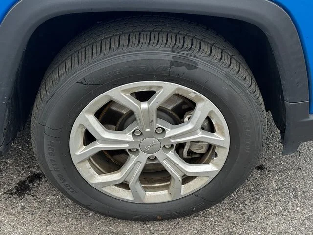 Certified Used 2024 Blue Jeep Latitude image 9