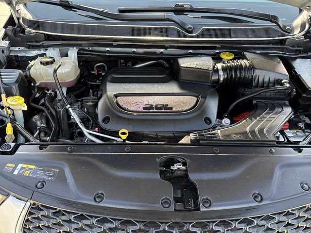 Used 2023 Silver Chrysler Touring L image 19