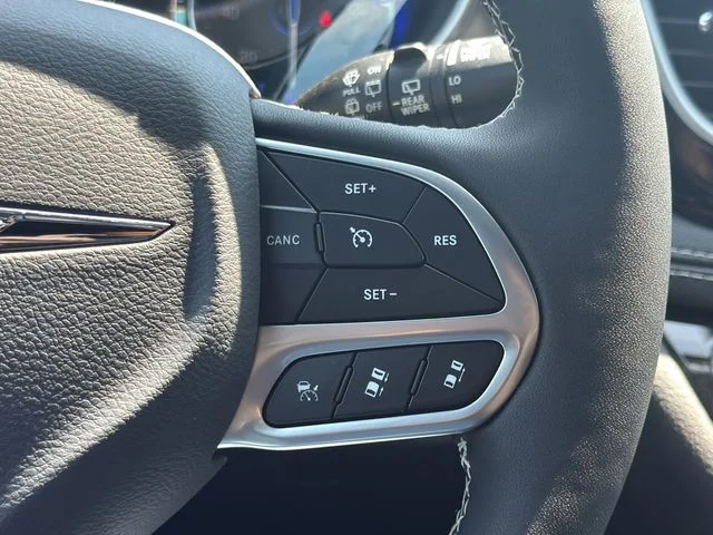 2025 Chrysler Pacifica Select - Photo 20
