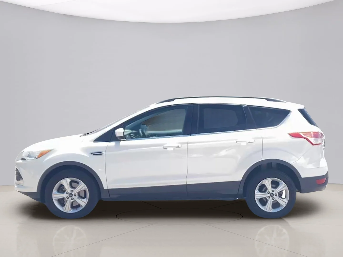Used 2015 White Ford SE image 2