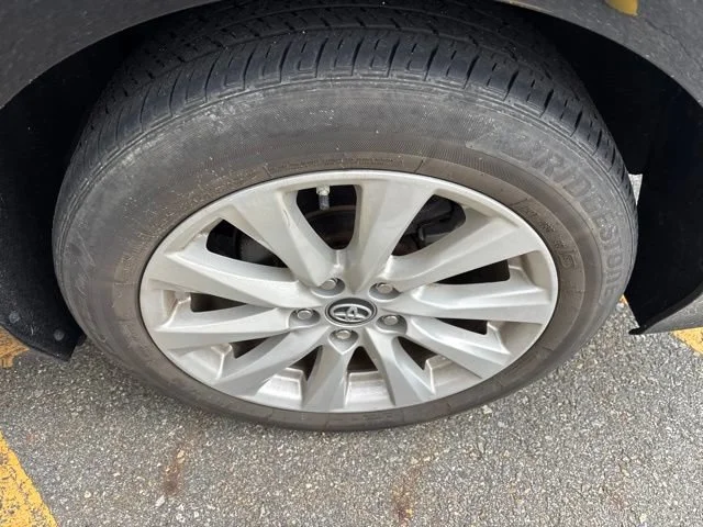 Used 2018 Midnight Black Metallic Toyota LE image 11