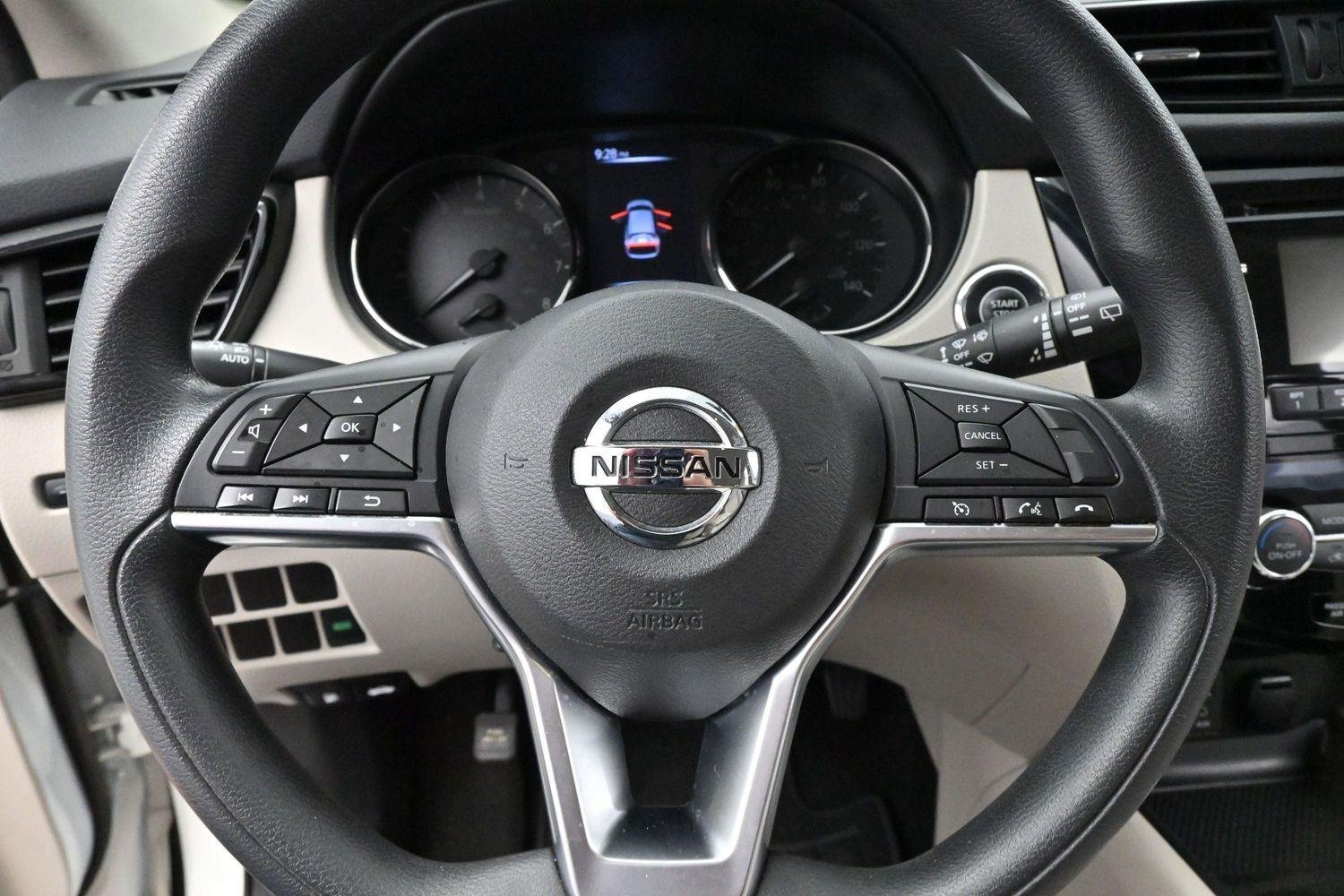 Used 2017 Glacier White Nissan SV image 17