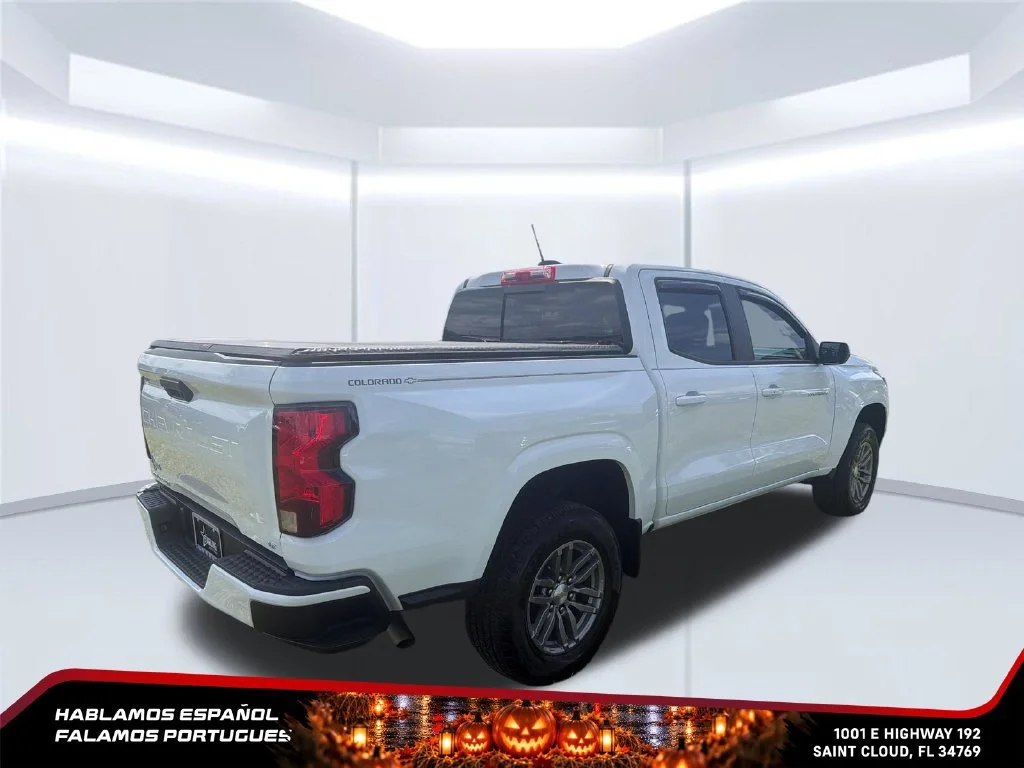 Used 2024 Summit White Chevrolet LT image 5