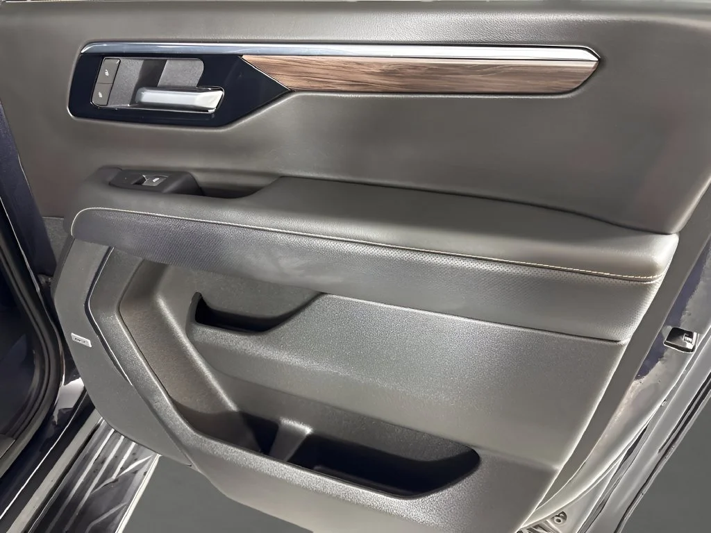 Used 2025 Dark Ash Metallic Chevrolet Premier image 21