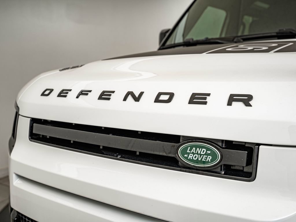 Used 2023 White Land Rover X-Dynamic SE image 12