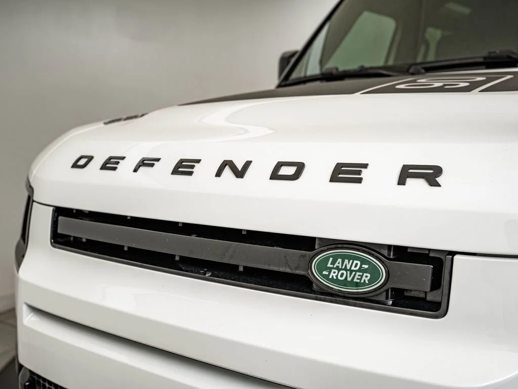 Used 2023 White Land Rover X-Dynamic SE image 12