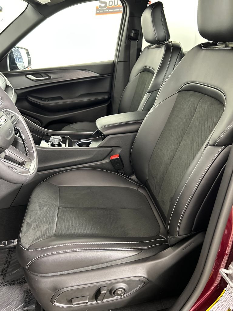 Used 2025 Red Jeep Altitude image 11