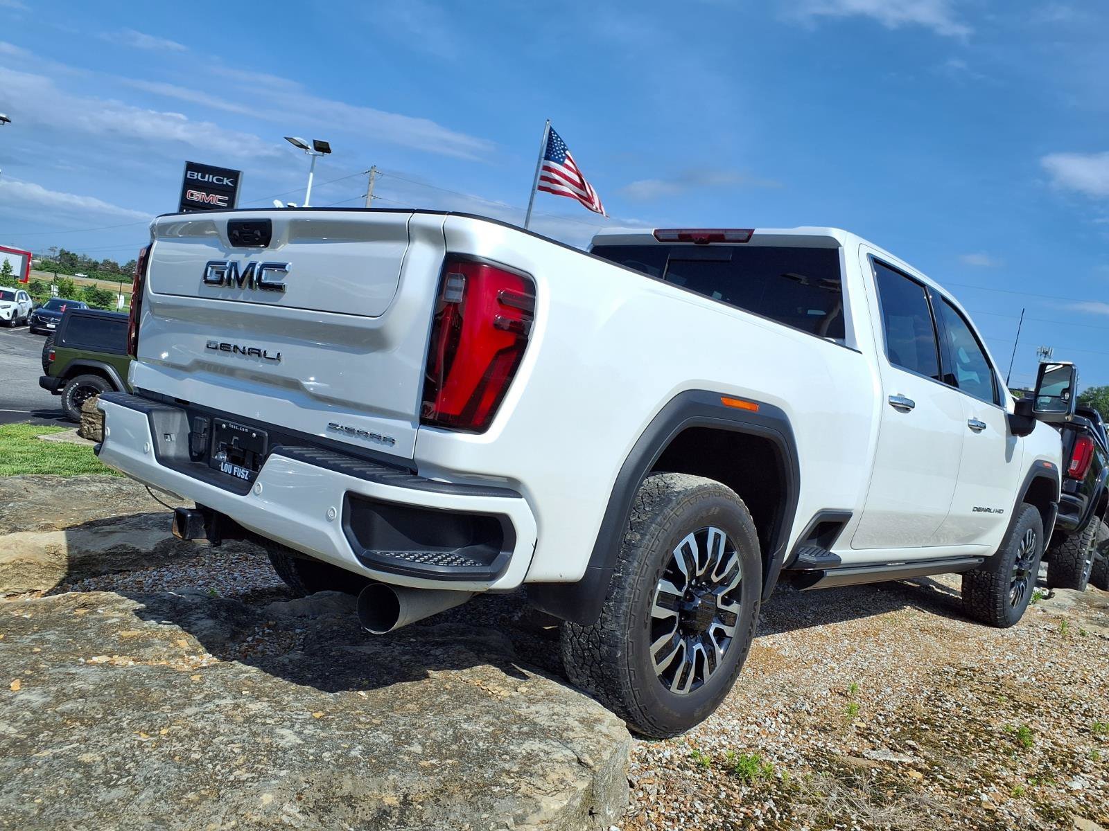 Used 2024 White Frost Tricoat GMC Denali Ultimate image 38