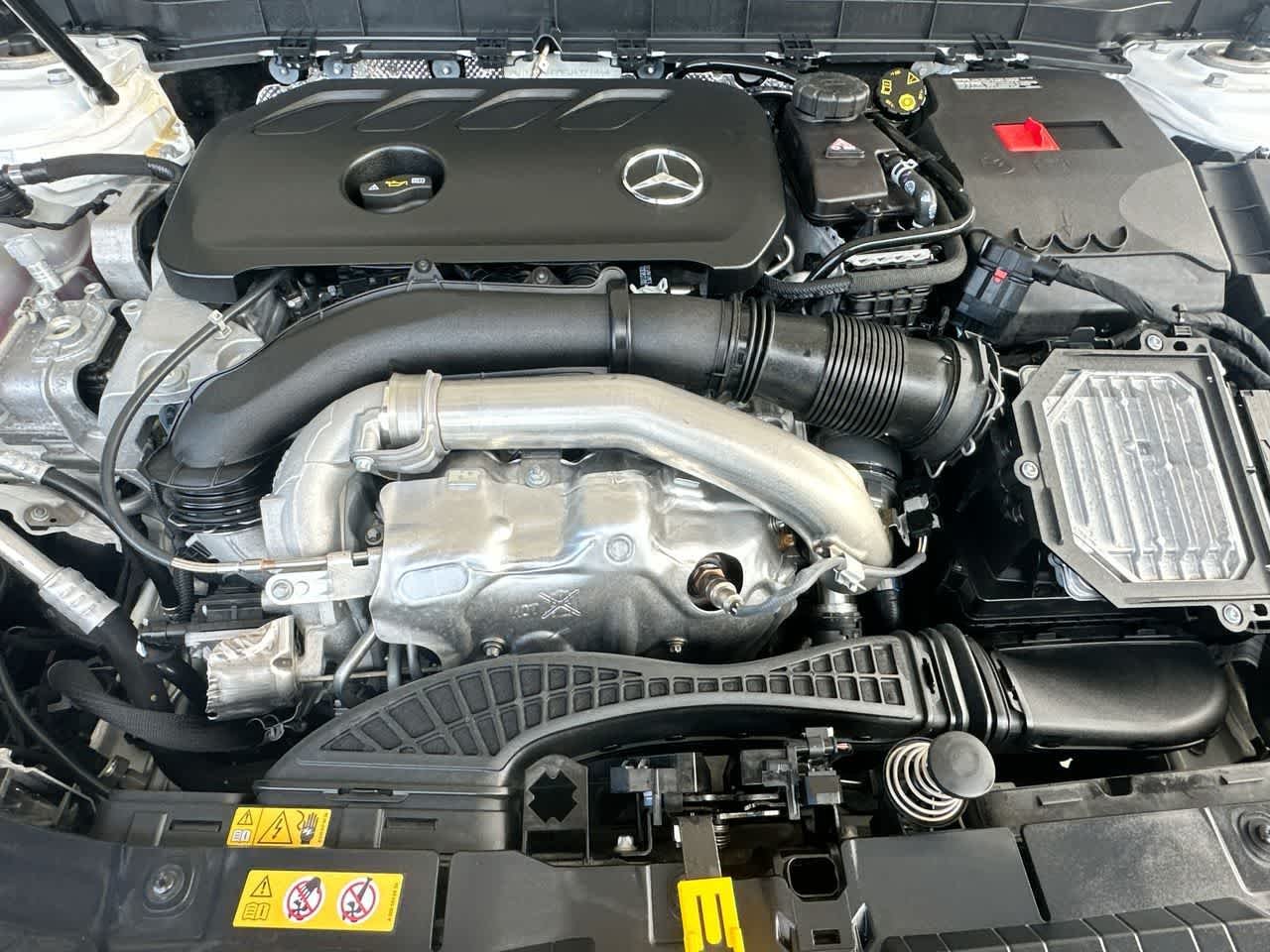 Used 2025 Polar White Mercedes-Benz GLB 250 image 12