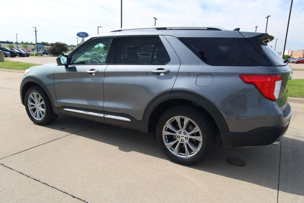 Used 2022 Gray Ford Limited image 17