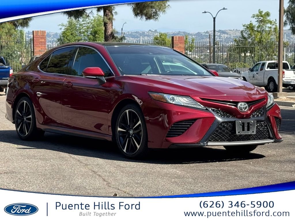 Used 2018 Pearl Toyota XSE V6 image 1