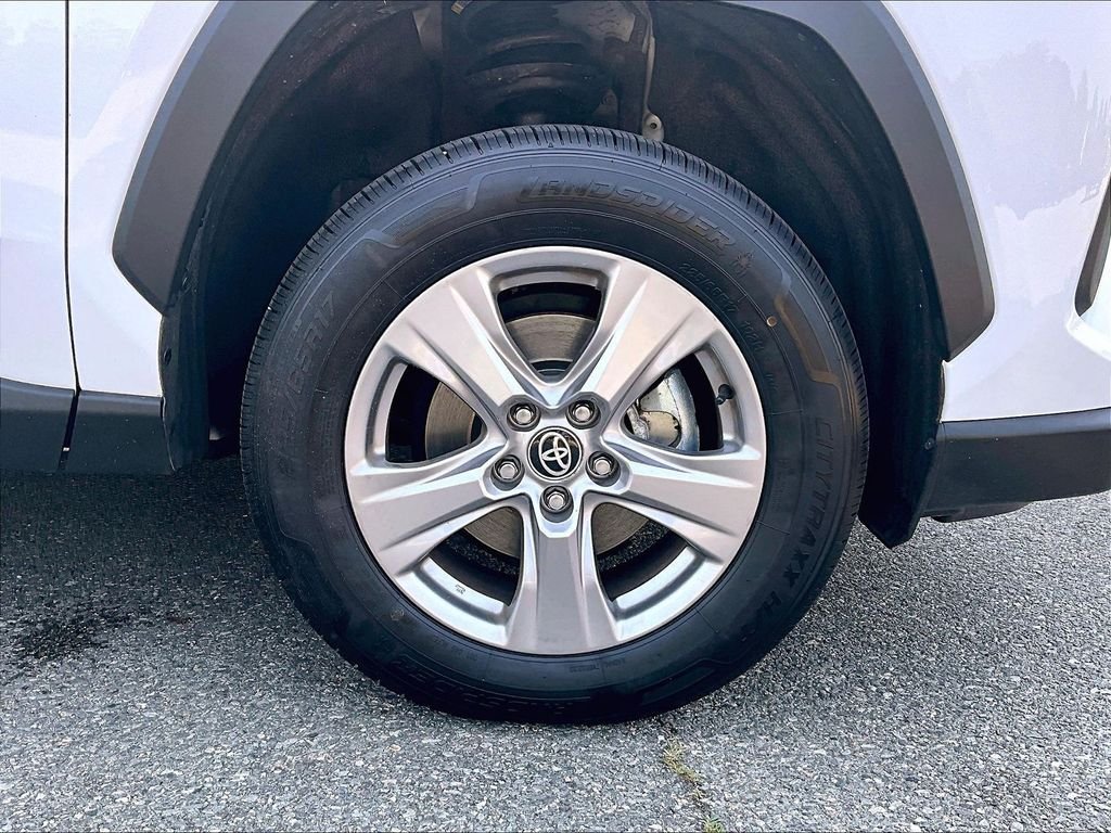 Used 2025 White Toyota XLE image 7