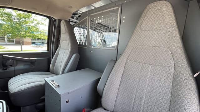 Used 2025 White Chevrolet Work Van image 19