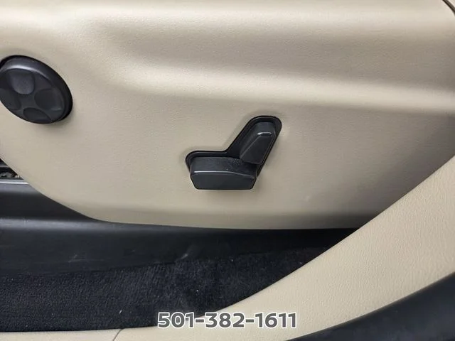 Used 2022 White Jeep Laredo E image 18