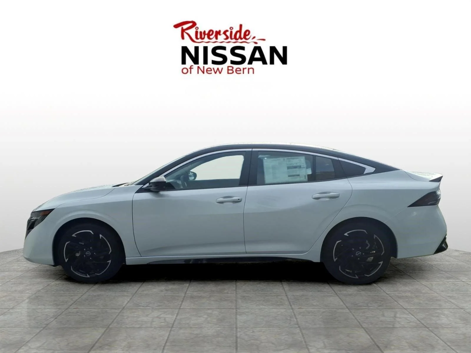 New 2026 Aspen White TriCoat / Super Black Two-tone Nissan SR image 3