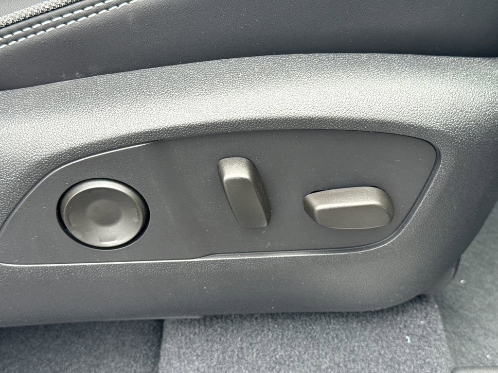 2025 GMC Sierra EV Denali - Photo 41