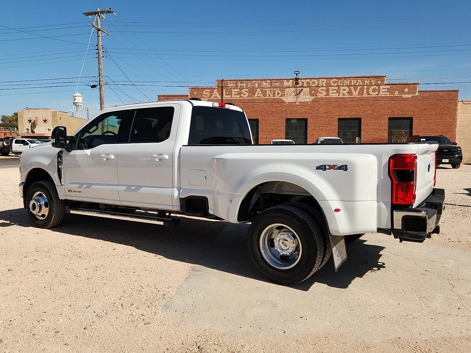 New 2026 Oxford White Ford Lariat image 4