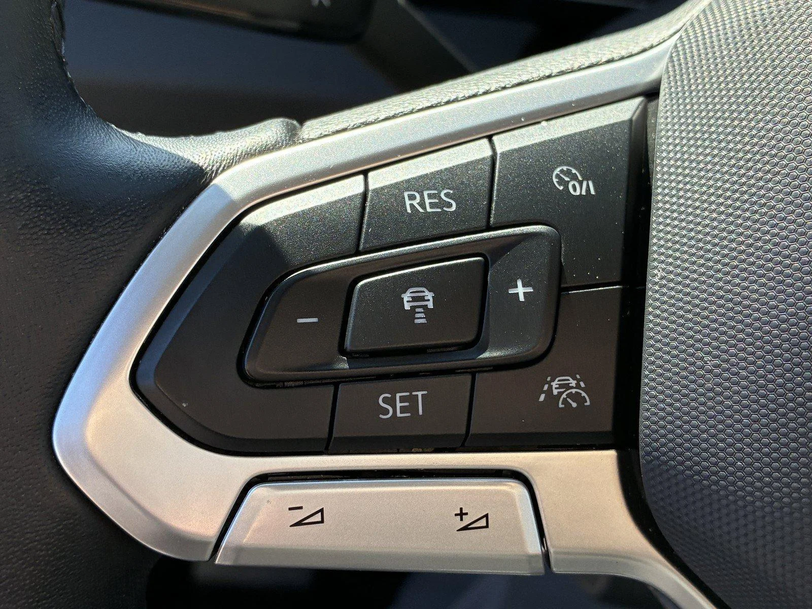 Used 2025  Volkswagen S image 24