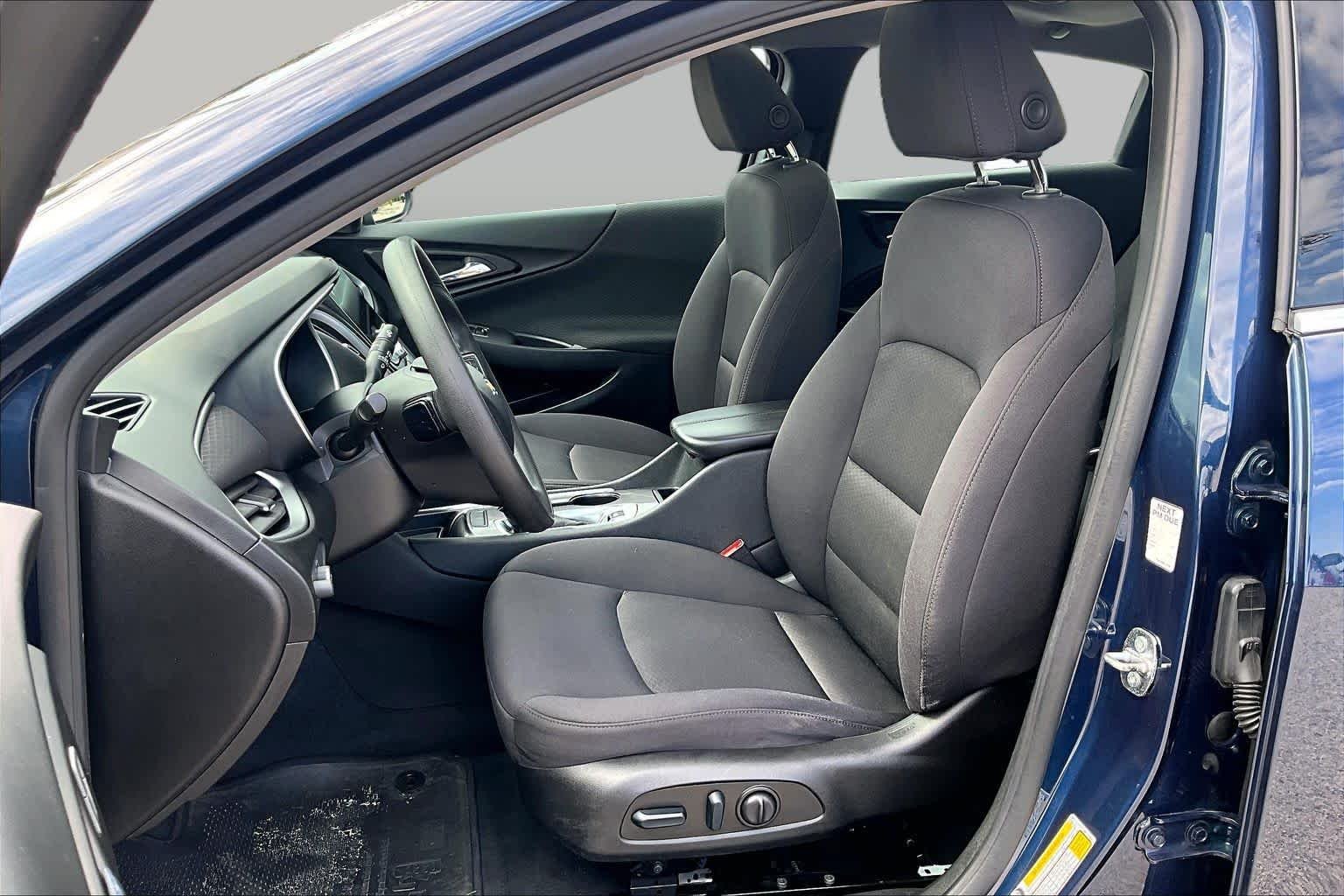 Used 2022 Northsky Blue Metallic Chevrolet LT image 8