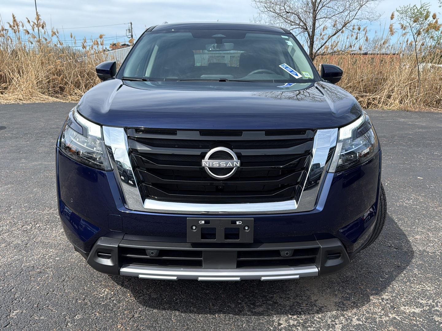 Used 2025 Deep Ocean Blue Pearl Nissan SL image 17