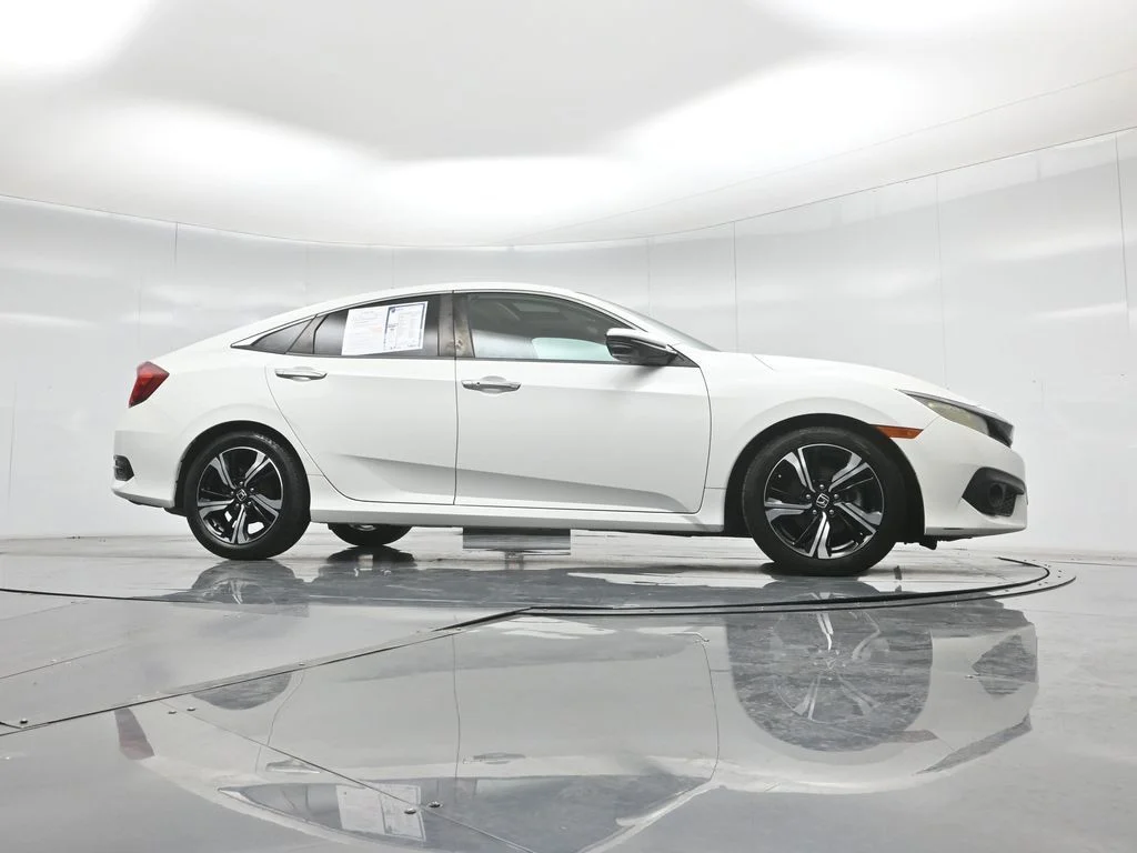 Used 2016 White Honda Touring image 2