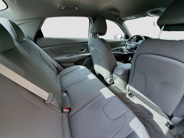 Used 2025 White Hyundai SE image 25