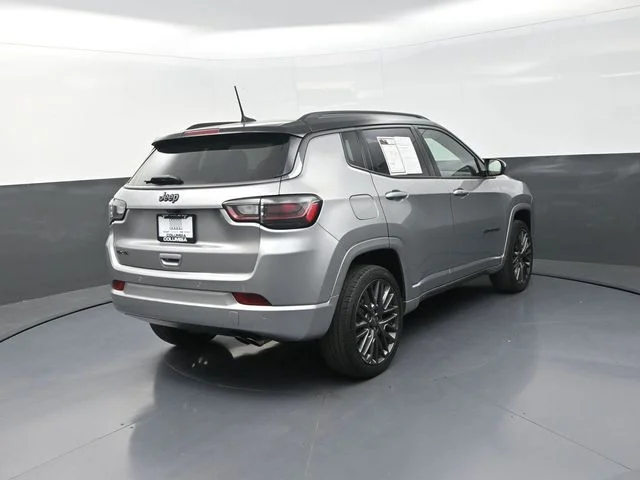 Used 2022 Silver Jeep Limited image 9