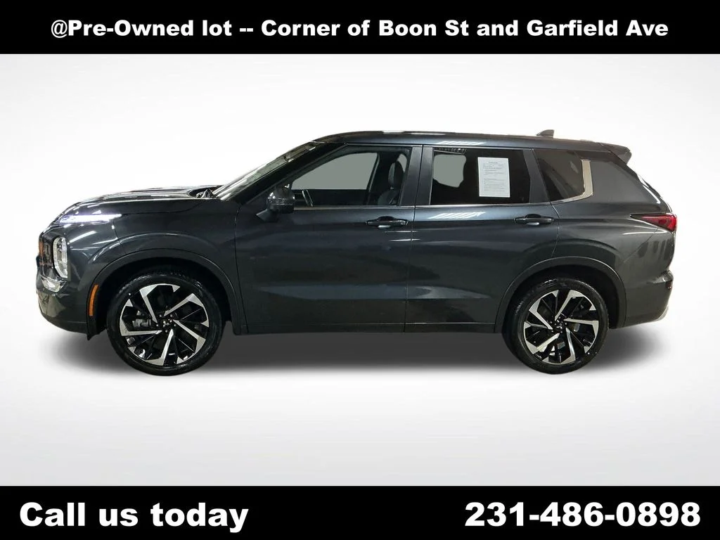 Used 2024  Mitsubishi SE image 2