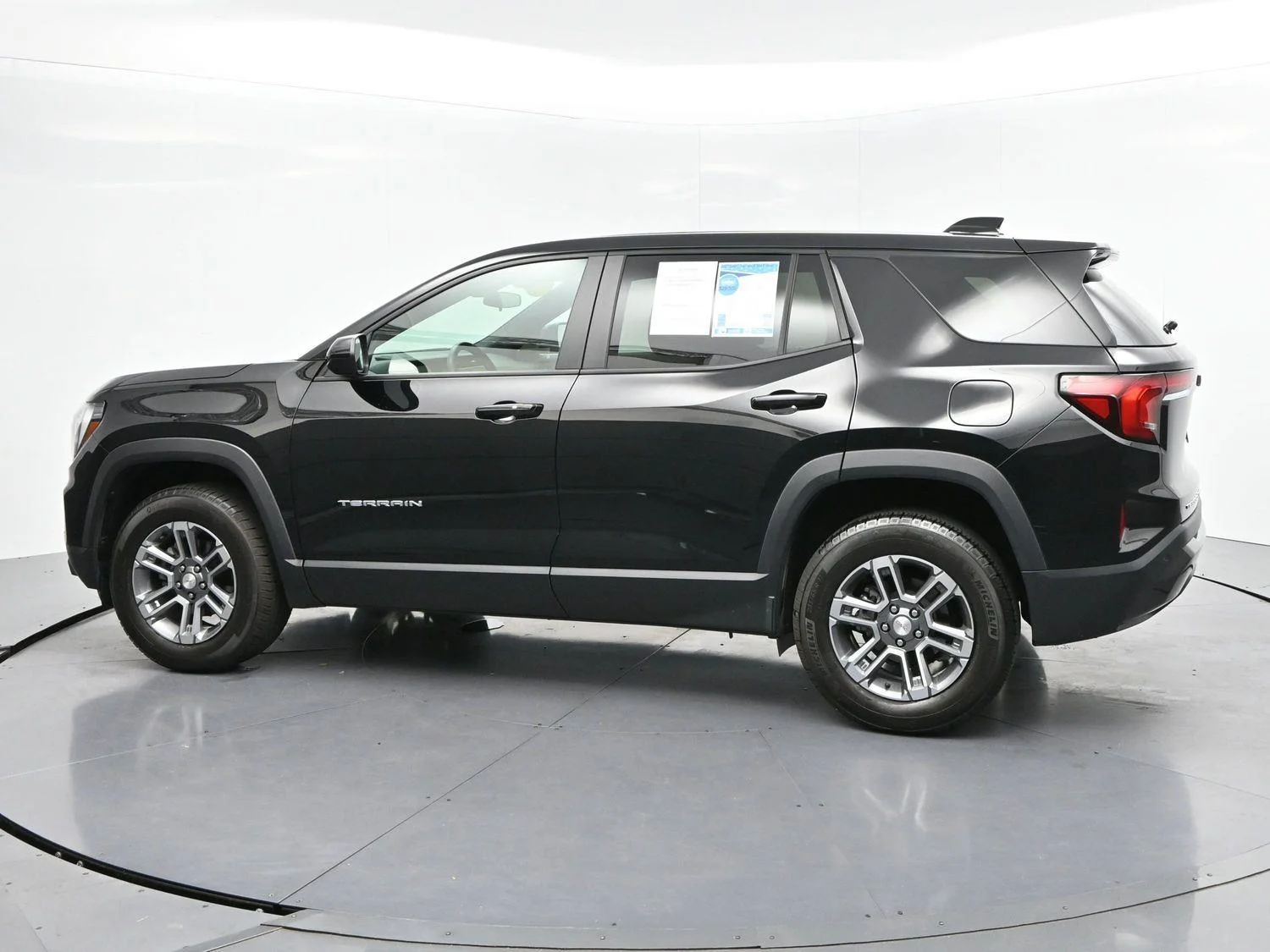 Used 2025 Ebony Twilight Metallic GMC Elevation image 5