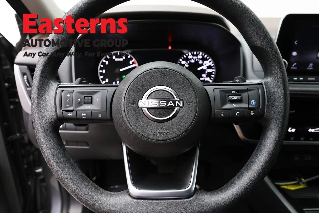 Used 2023 Gray Nissan SV image 10