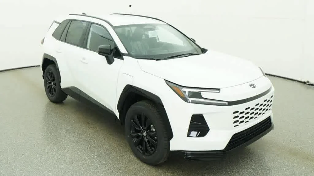 New 2026 Ice Cap Toyota SE image 13