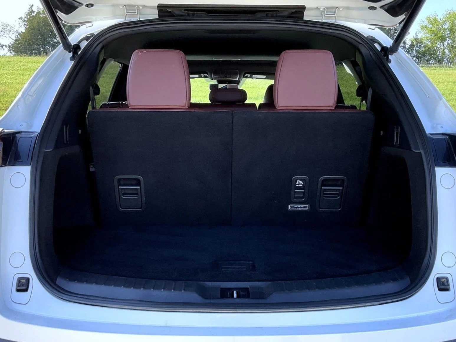 Used 2019 White Mazda Signature image 23