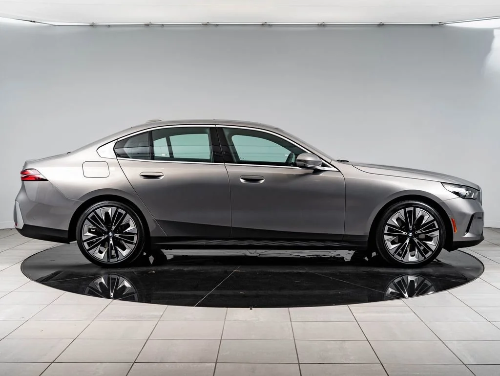 Certified Used 2025 Oxide Grey Met BMW 530i xDrive image 11