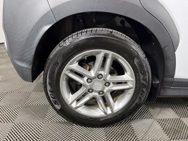 Used 2019 White Hyundai SE image 12
