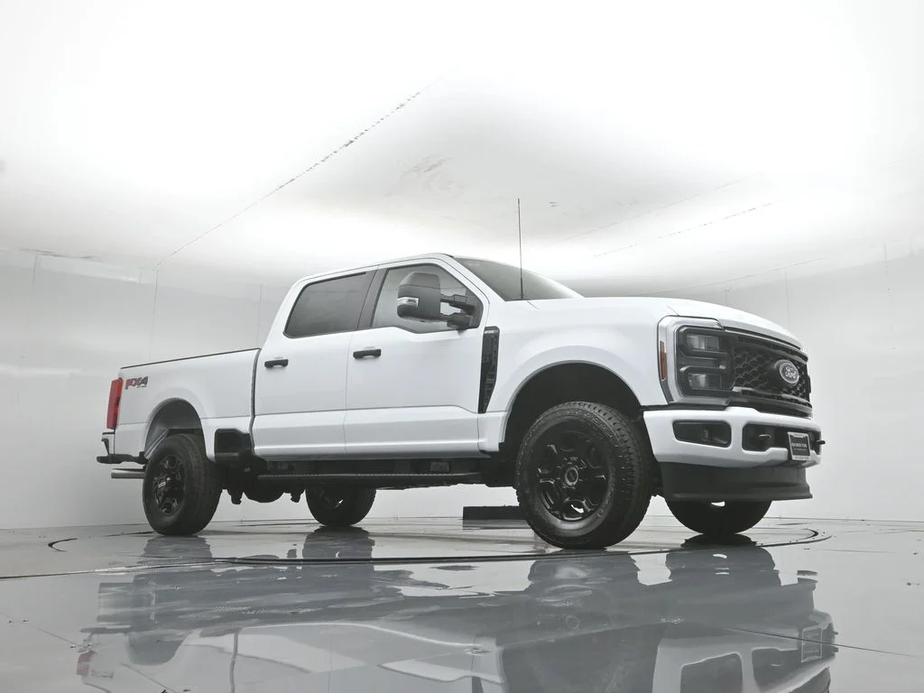 New 2026 Oxford White Ford XL image 3