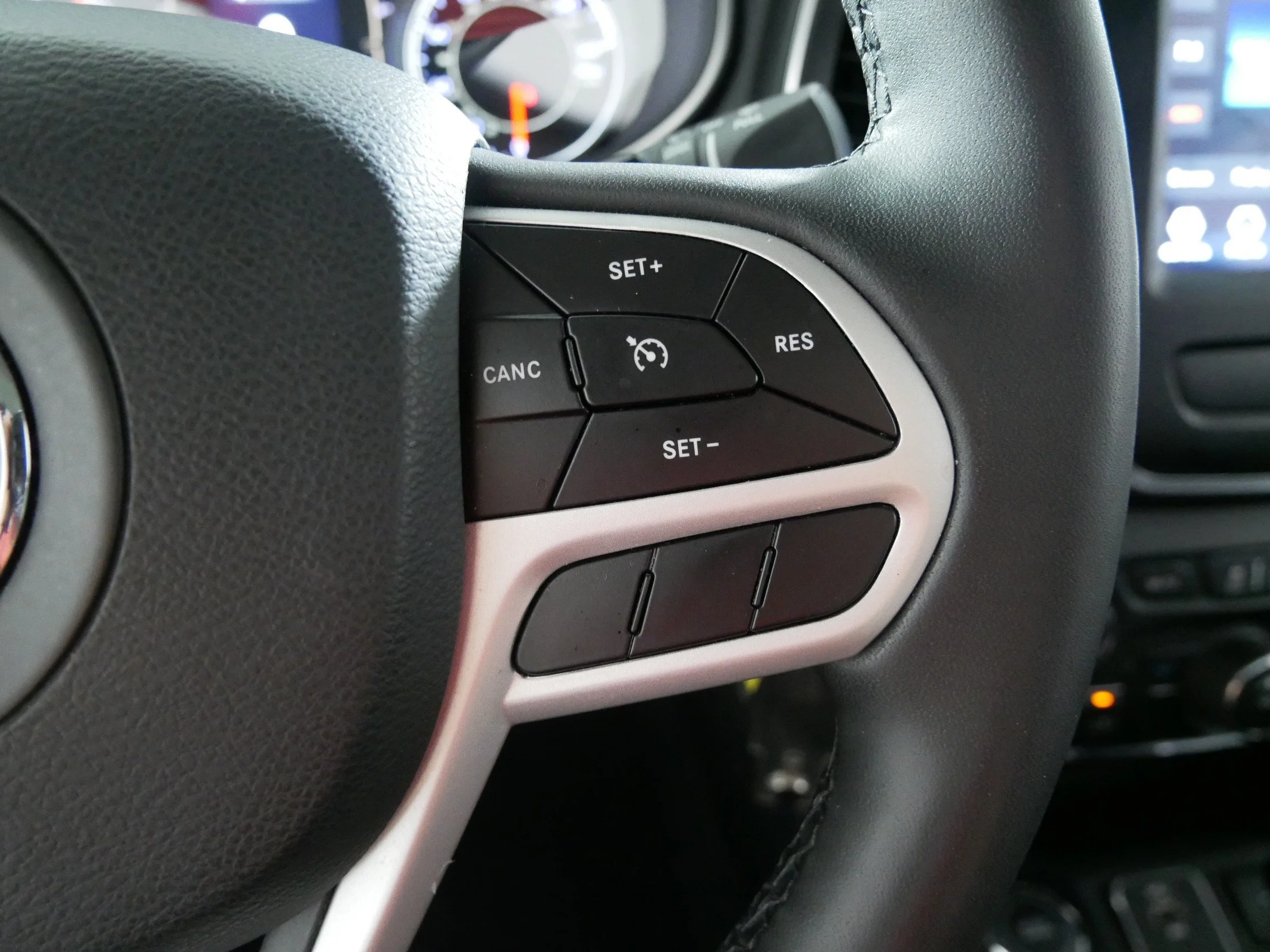 Used 2022 Bright White Clearcoat Jeep X image 28